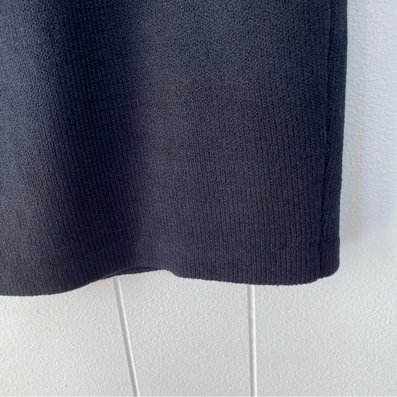 St John Basics Black Santana Knit Skirt Size 8 Pockets Knee Length Pull On - Picture 8 of 10